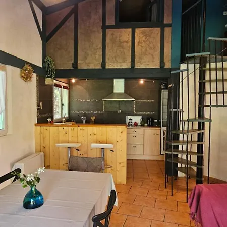 Holiday home Maison Calme En Bord De Riviere Guiche