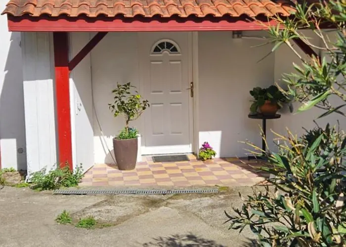 Maison Calme En Bord De Riviere Guiche